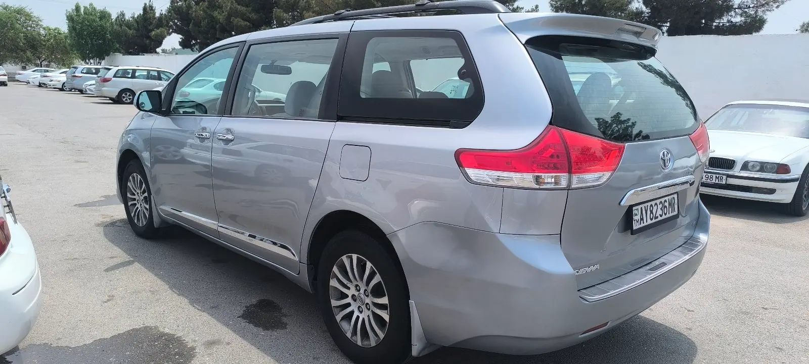 2011 TOYOTA Sienna 2