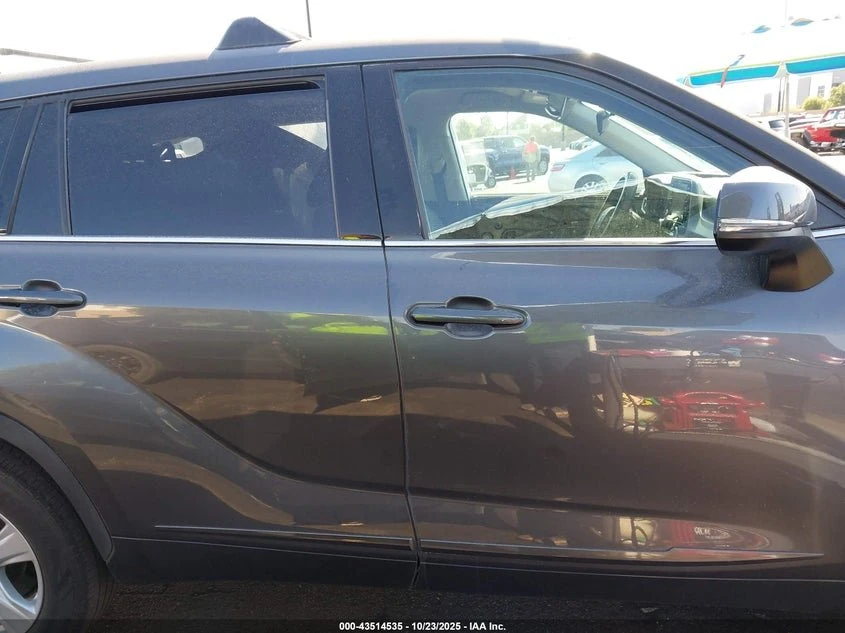 2021 Toyota Highlander Le 14