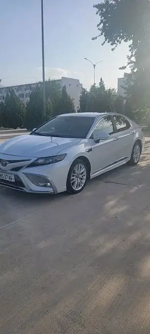 2023 Toyota Camry SE 2