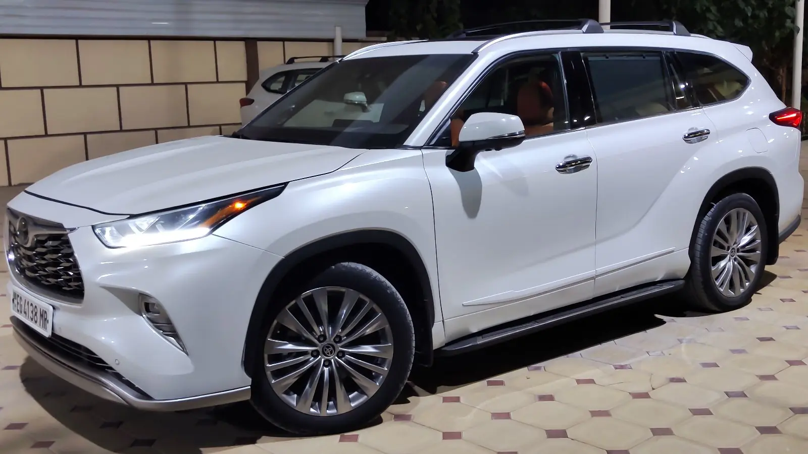 2024 Toyota Highlander Le 5