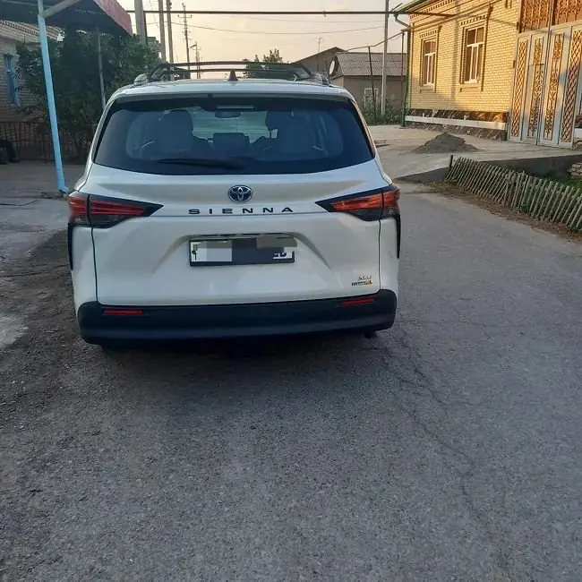 2021 Toyota Sienna Xle 4