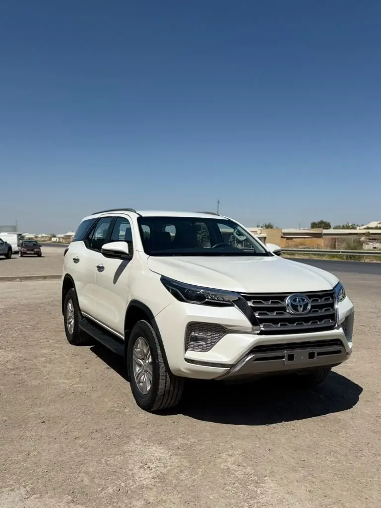 Toyota Fortuner 4