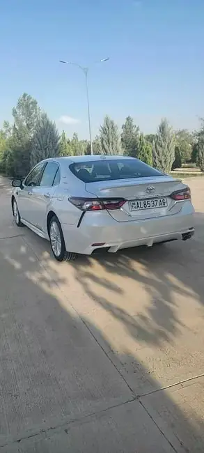 2023 Toyota Camry SE 3