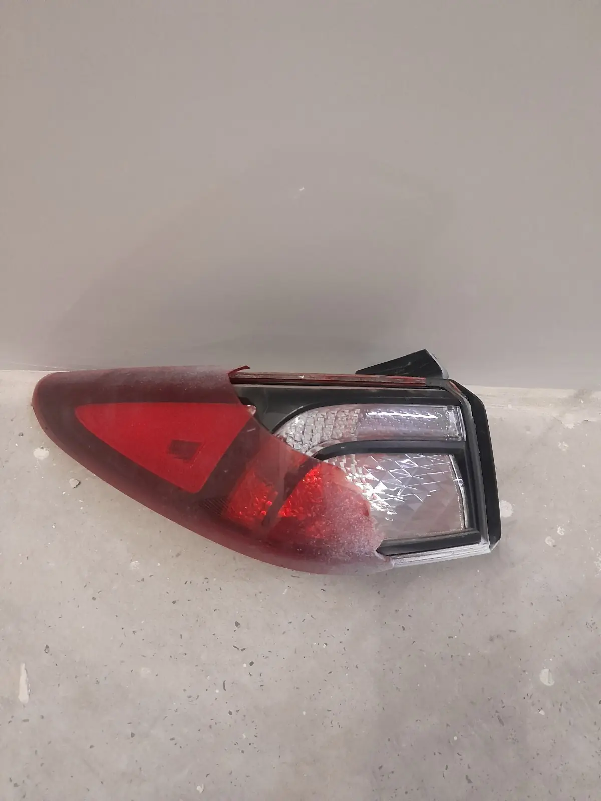 Hyundai Kona stopnik 1