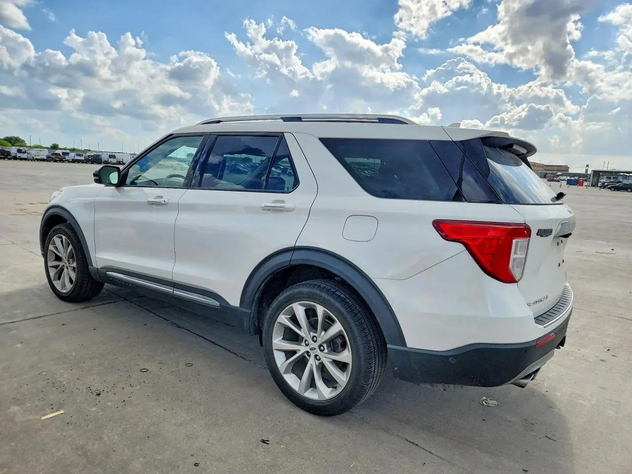 2021 Ford Explorer Platinum 2