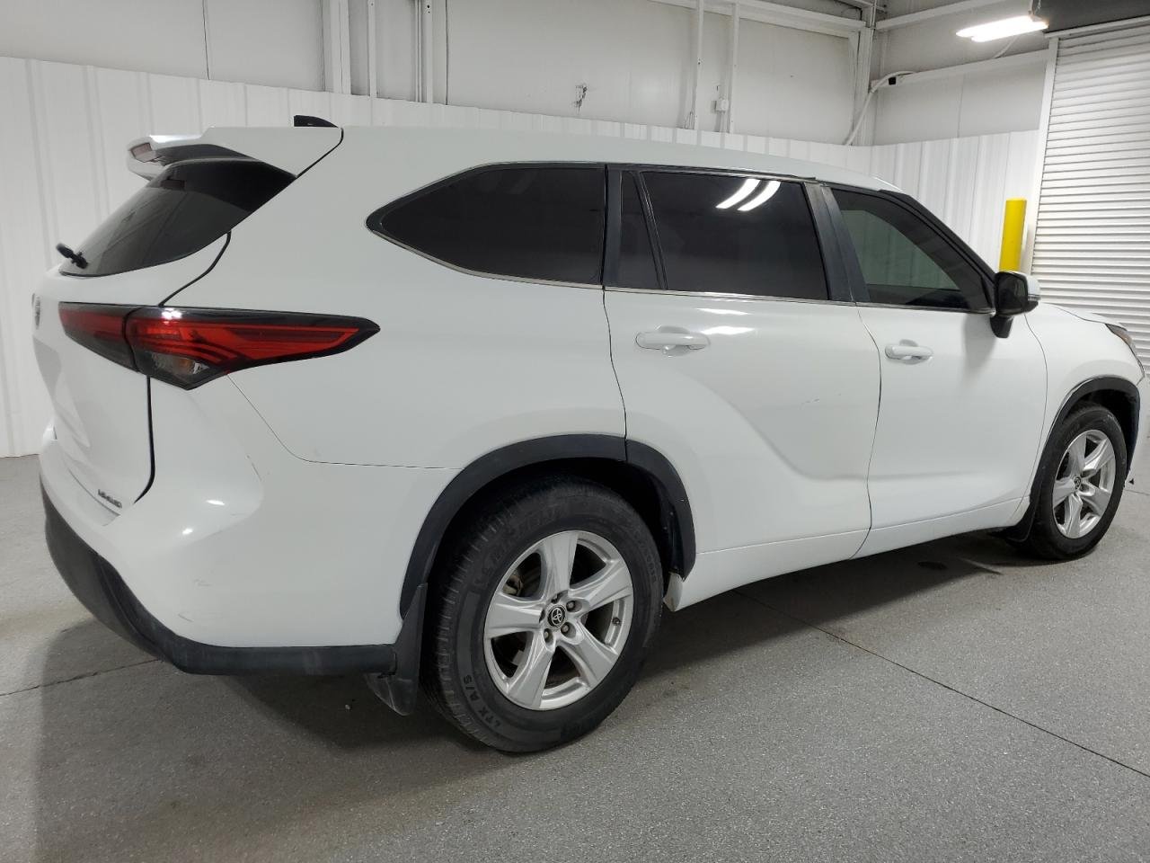2023 Toyota Highlander Le 3