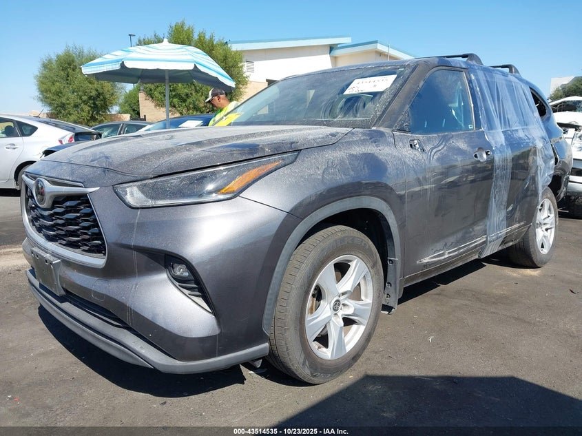 2021 Toyota Highlander Le 2