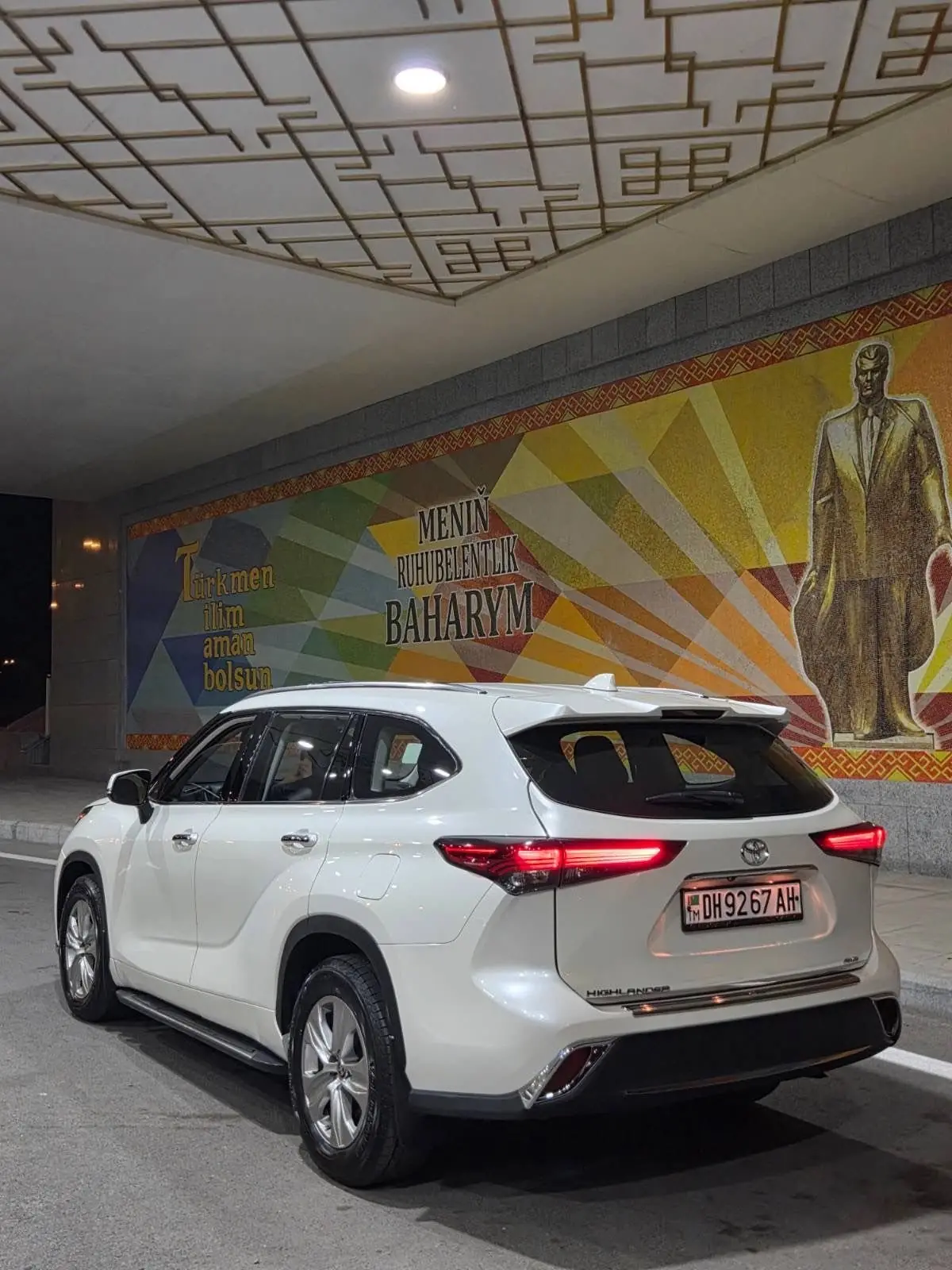 2020 TOYOTA Highlander 2