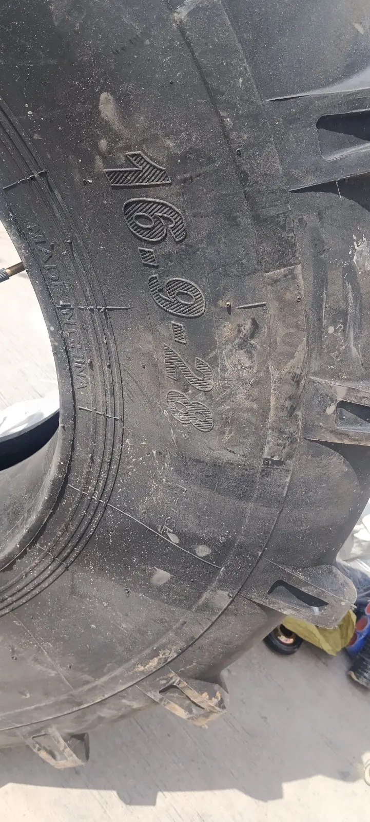Teker 16.9-28 JCB 2
