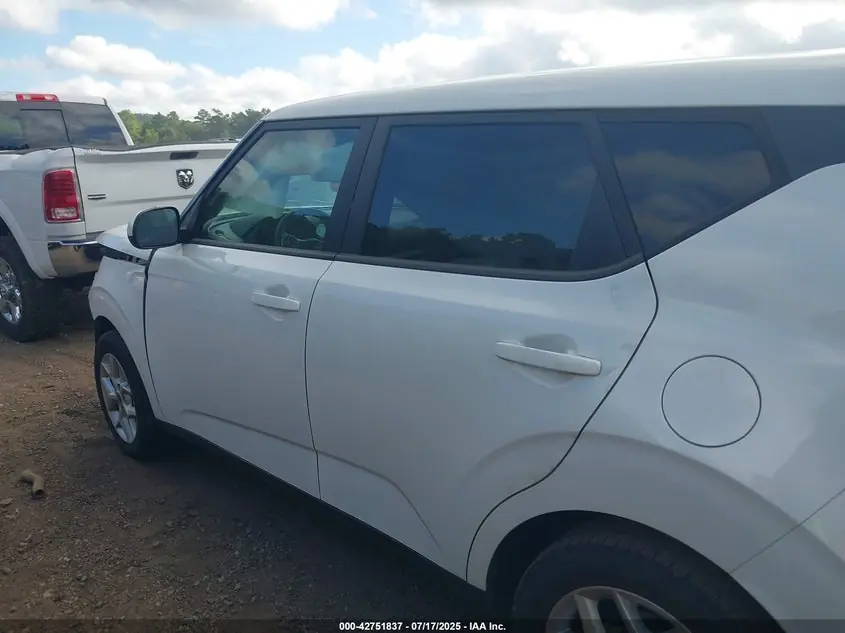 2022 Kia Soul Lx 23