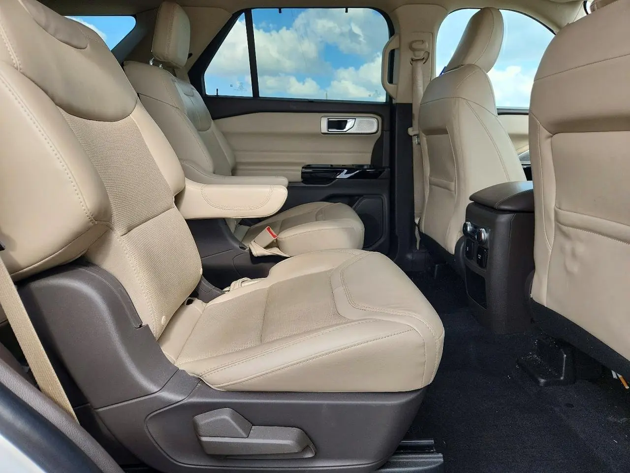 2021 Ford Explorer Platinum 11