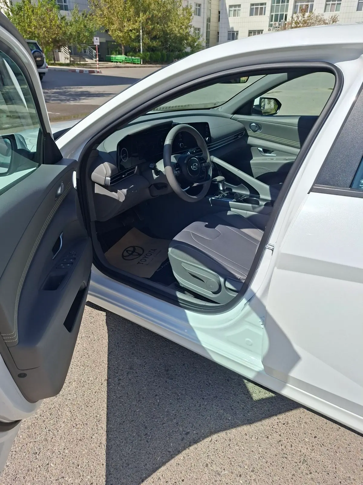 2022 Hyundai Elantra Sel 2