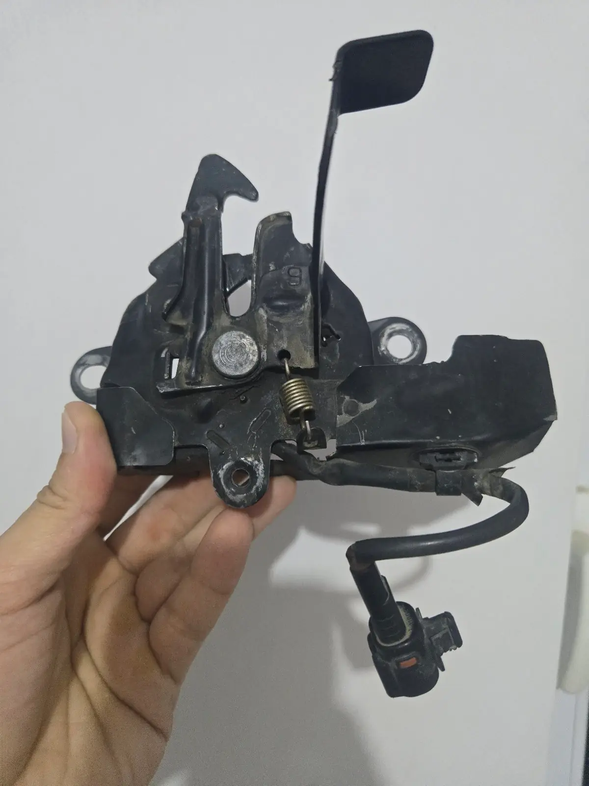 Kapot Zamok Lexus 2016-2018-dan 2
