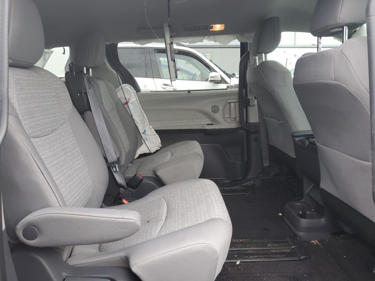 2021 Toyota Sienna Le 11