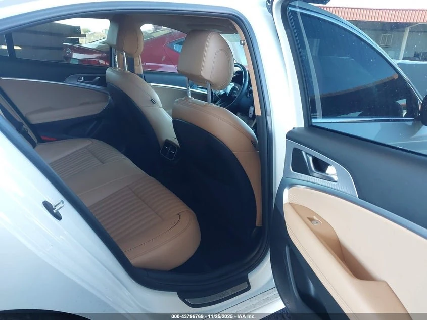 2022 Genesis G70 2.0T Rwd 16