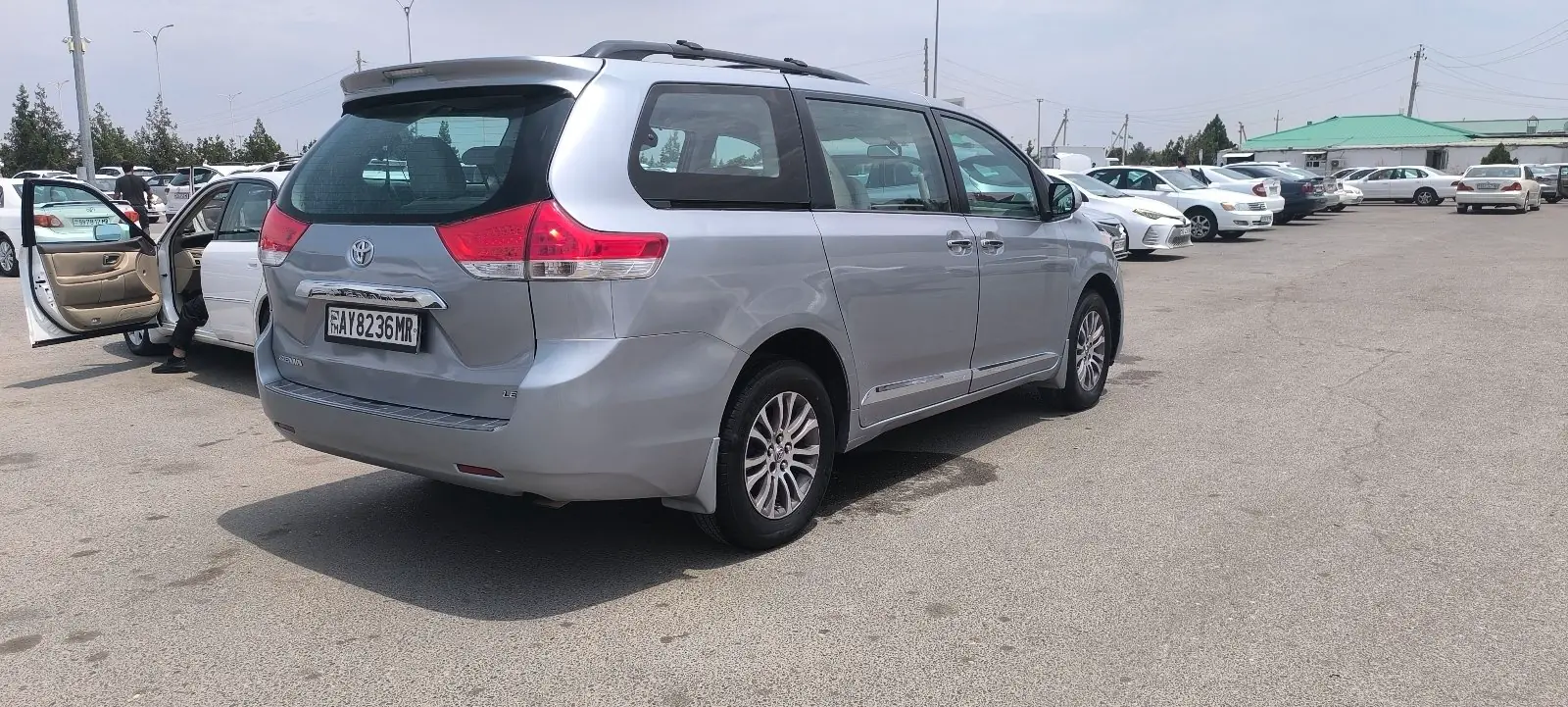 2011 TOYOTA Sienna 3