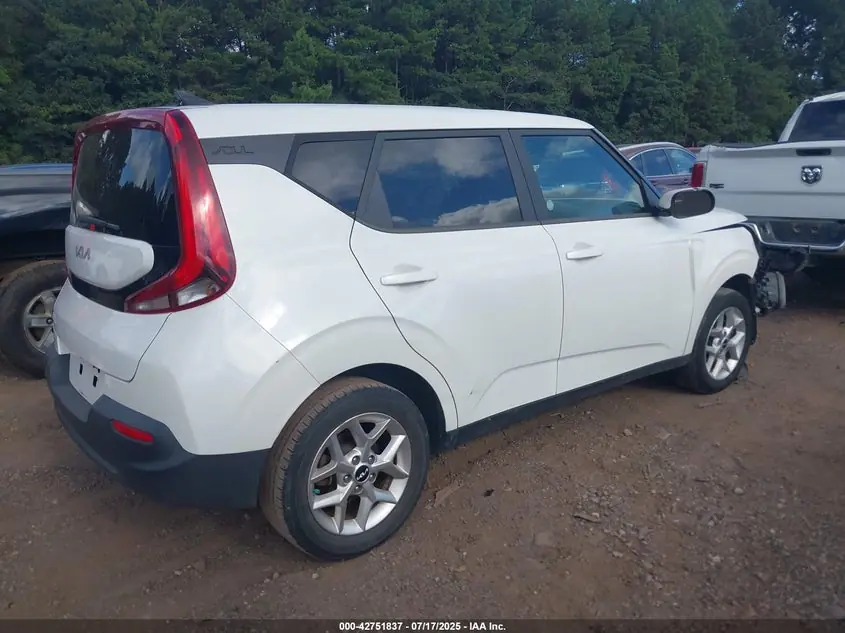 2022 Kia Soul Lx 12