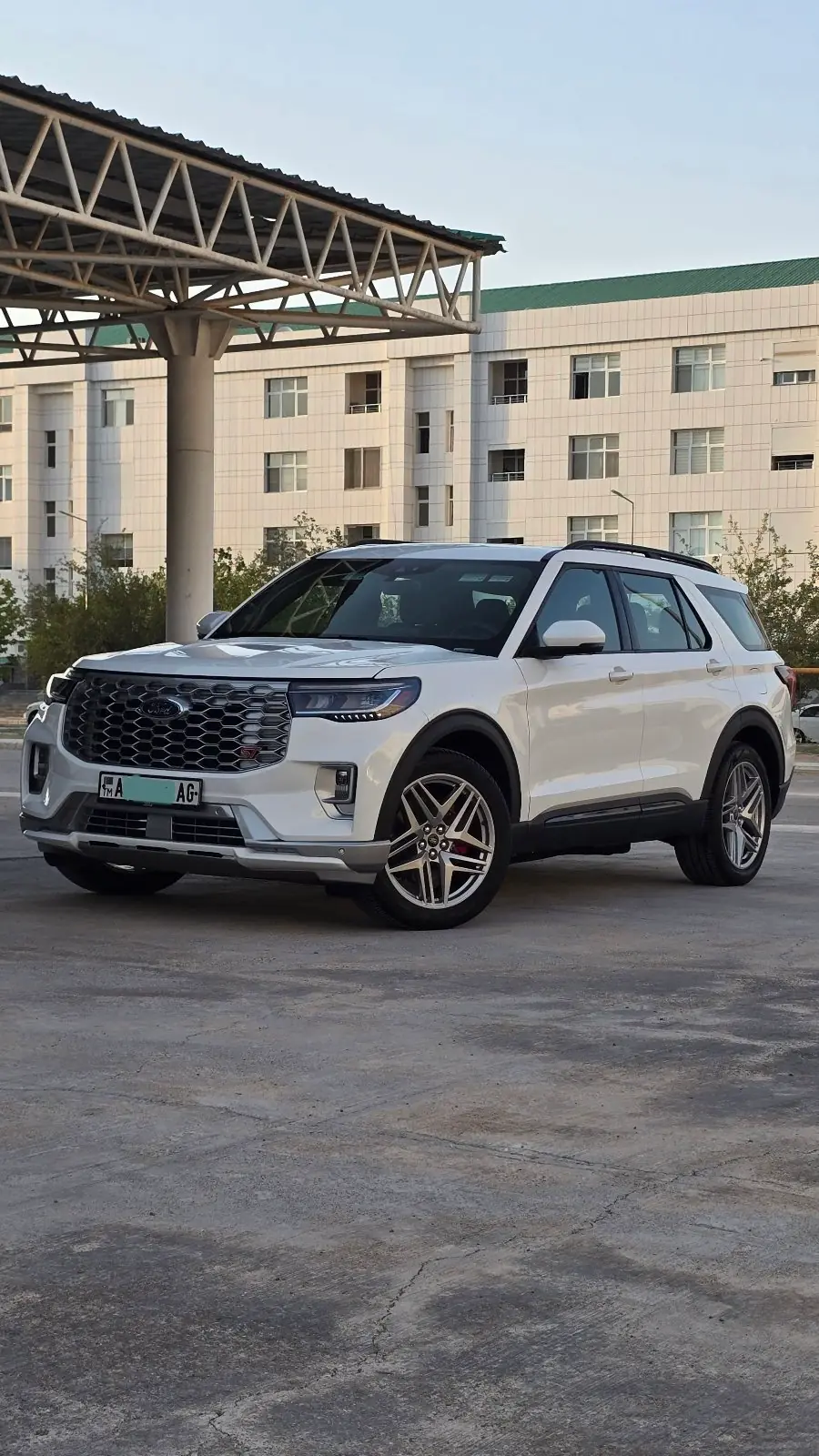 2025 Ford Explorer St 1