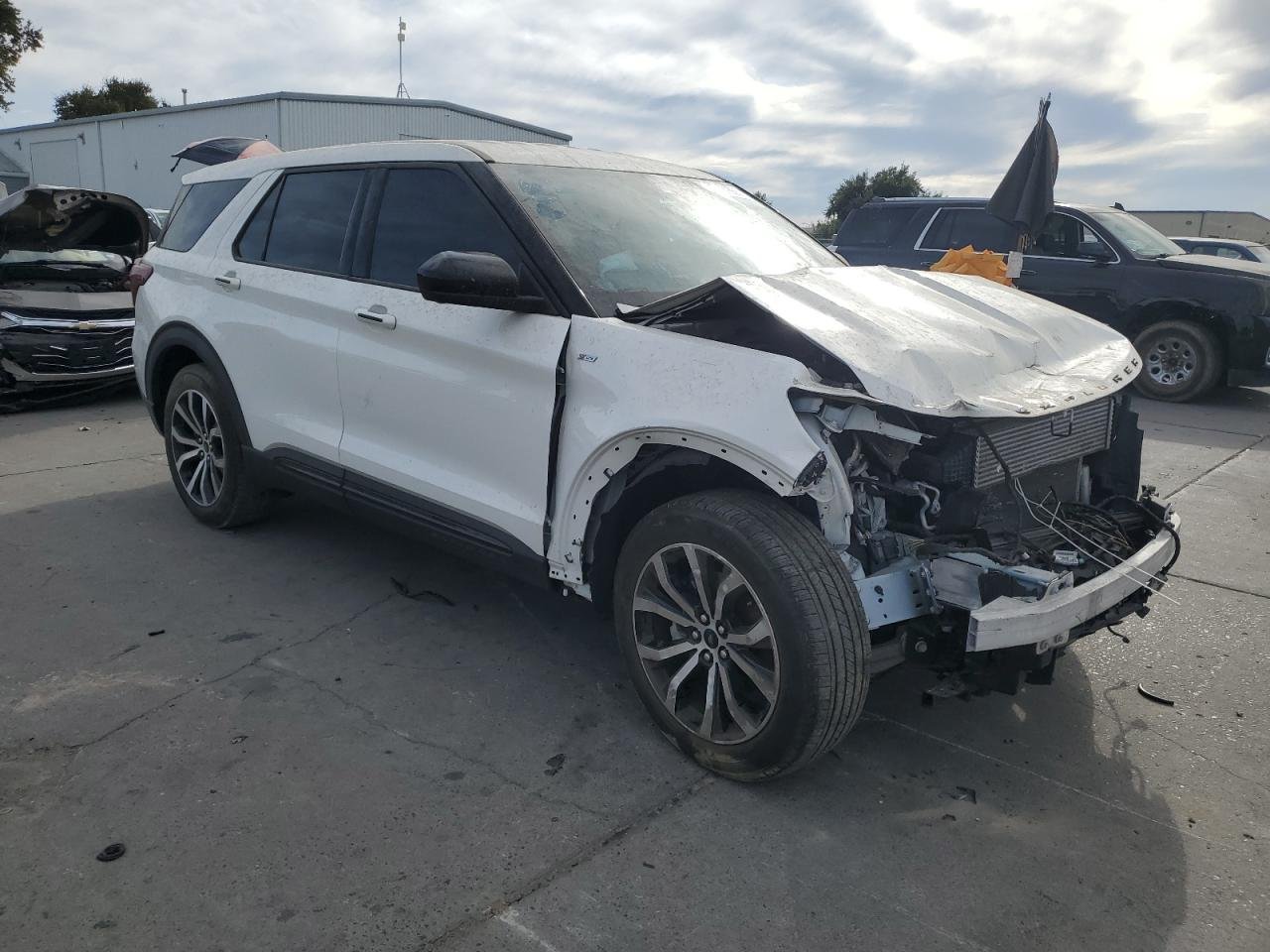2022 Ford Explorer St-Line 4