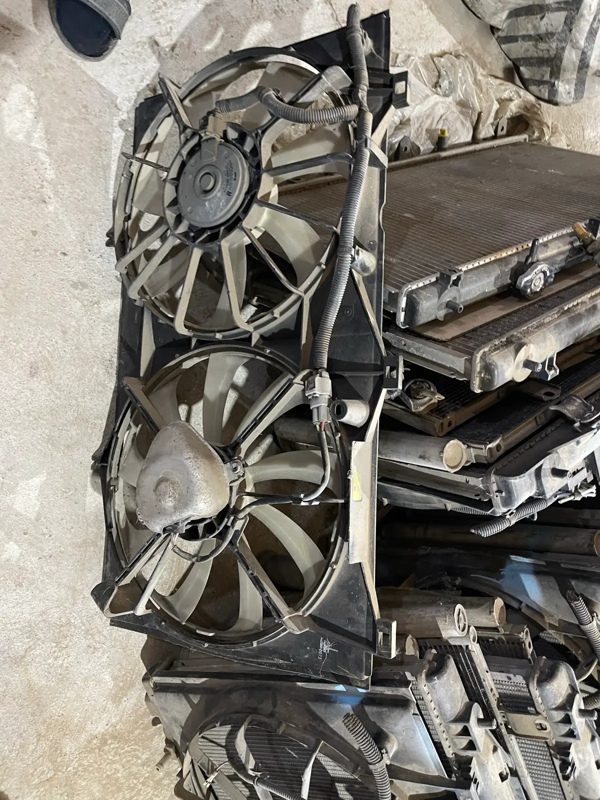 Es wintenlyator we radiatorlar 3.5 motorlara 1