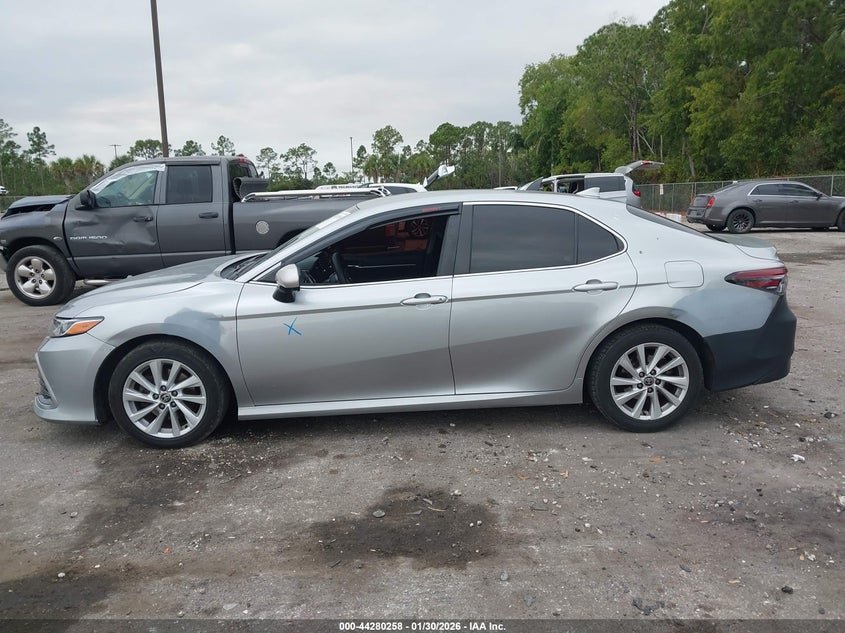 2022 Toyota Camry Le 21