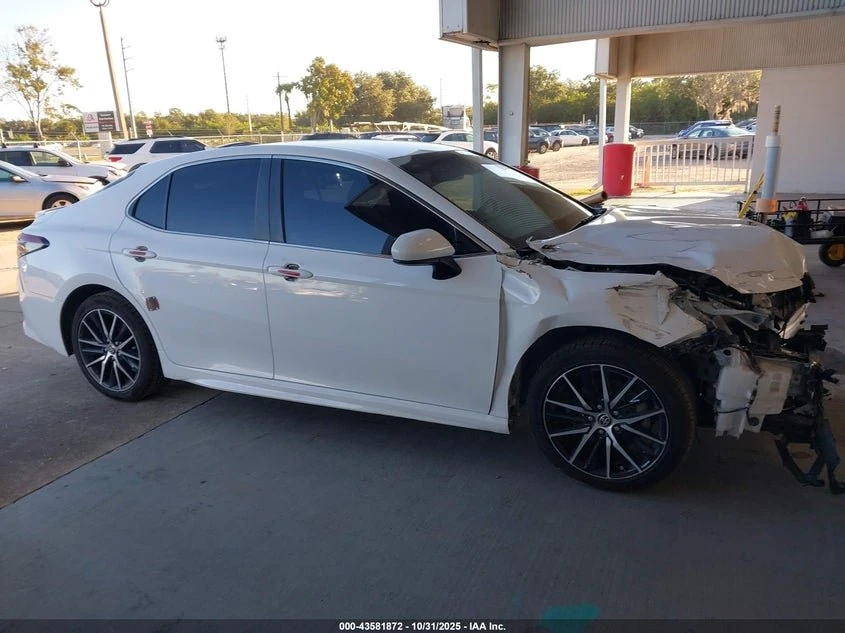 2021 Toyota Camry Se 14