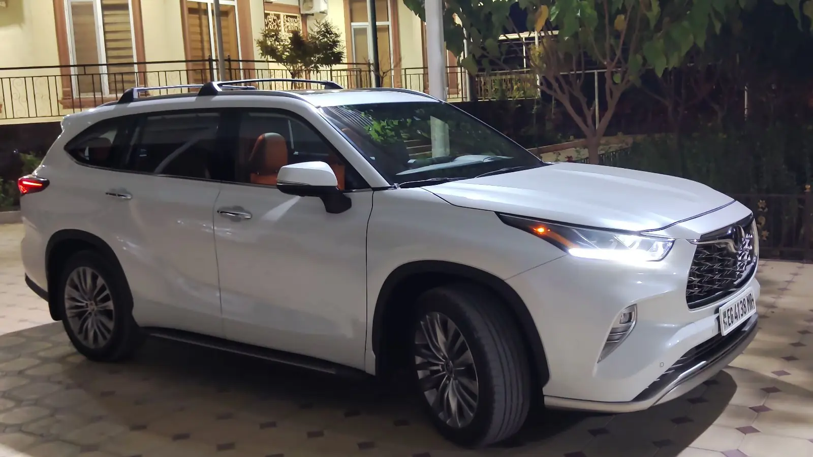 2024 Toyota Highlander Le 6