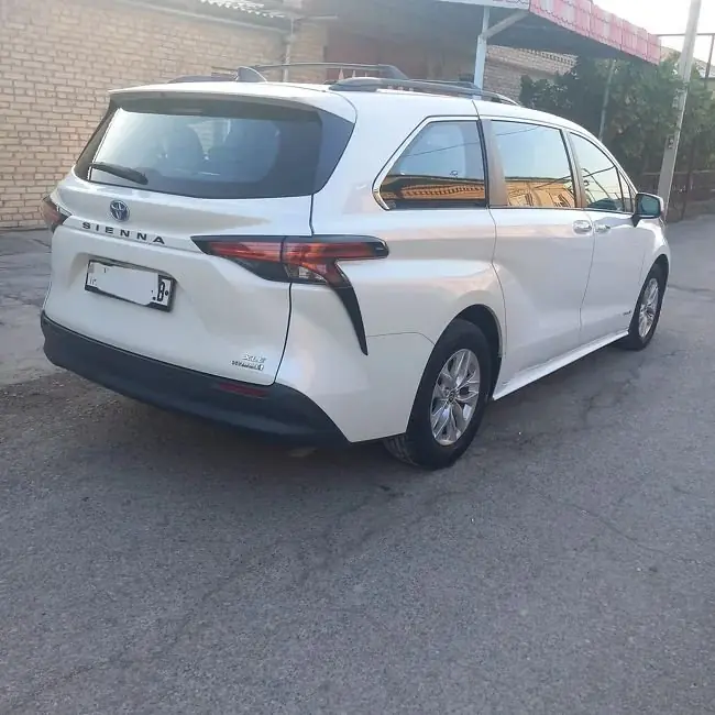 2021 Toyota Sienna Xle 3