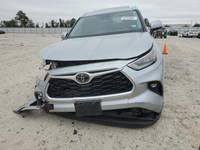 2020 Toyota Highlander Xle 13