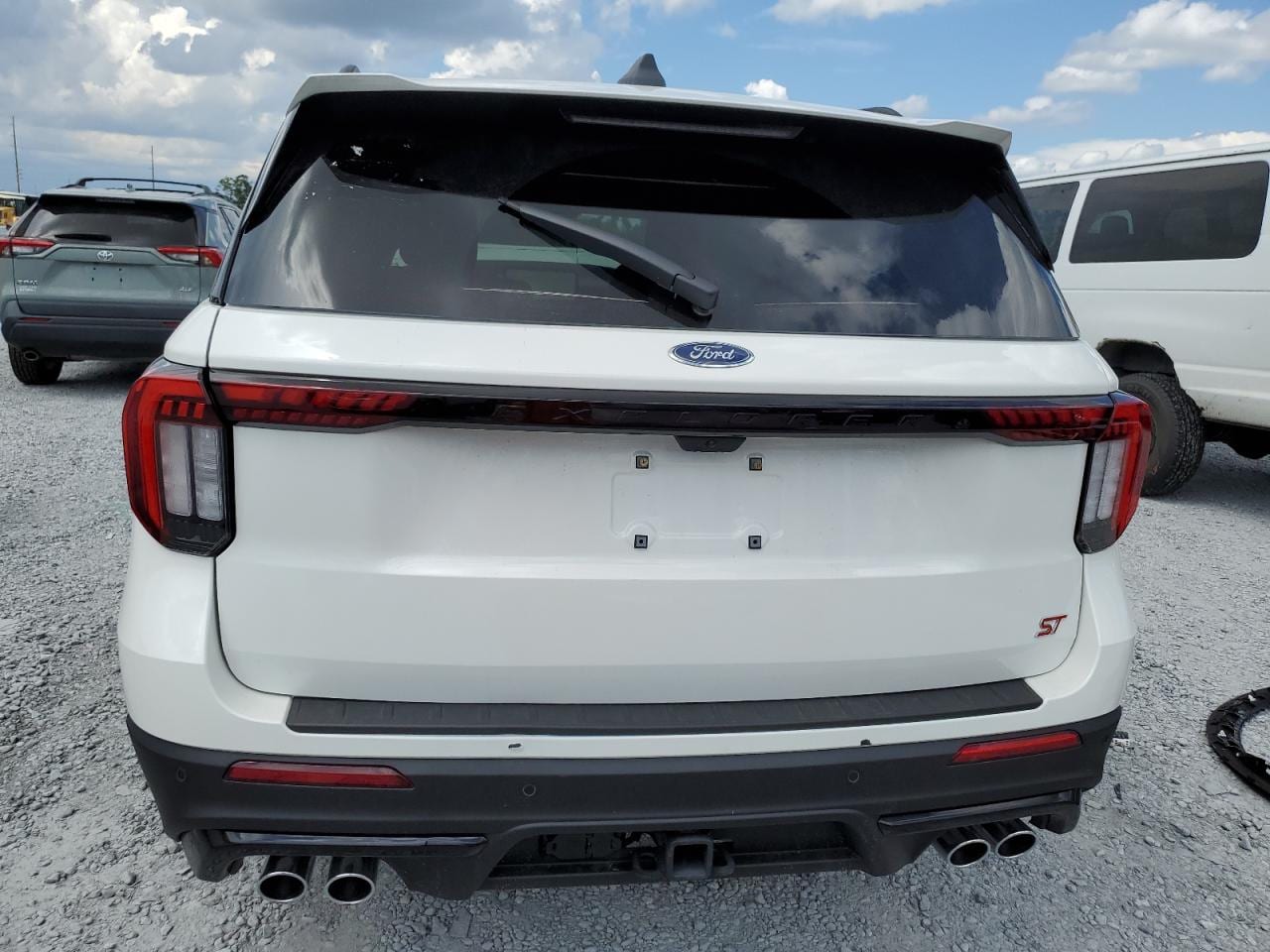 2025 Ford Explorer St 14