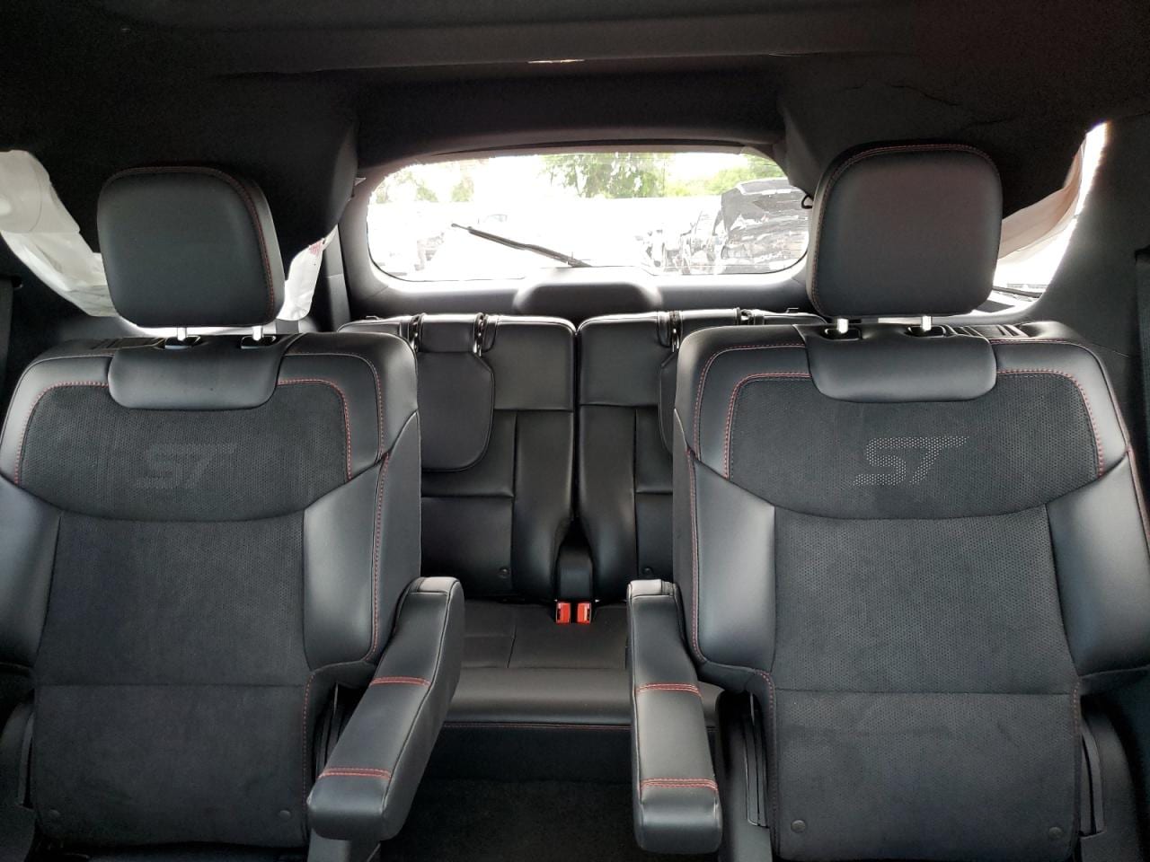 2025 Ford Explorer St 18