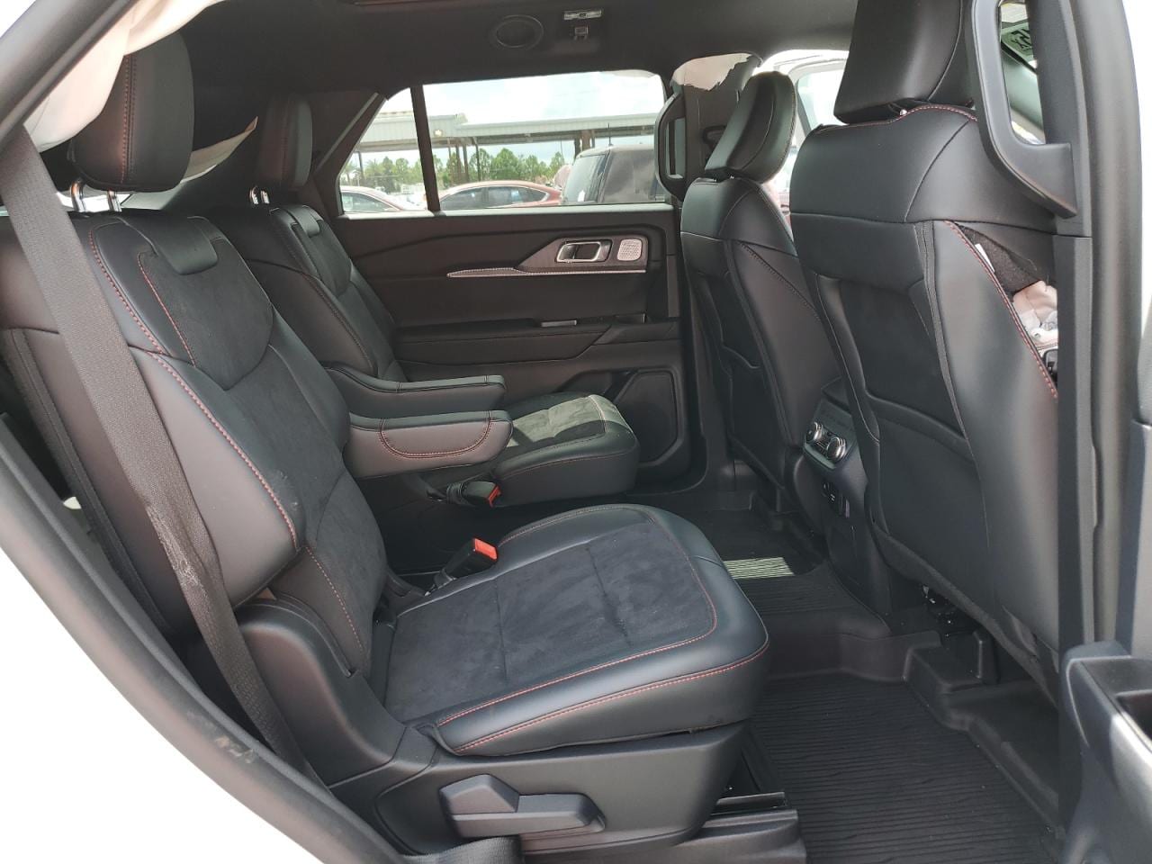 2025 Ford Explorer St 19