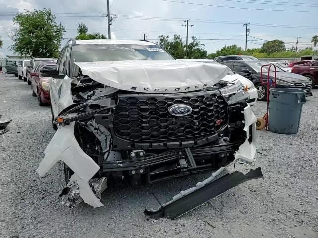 2025 Ford Explorer St 23
