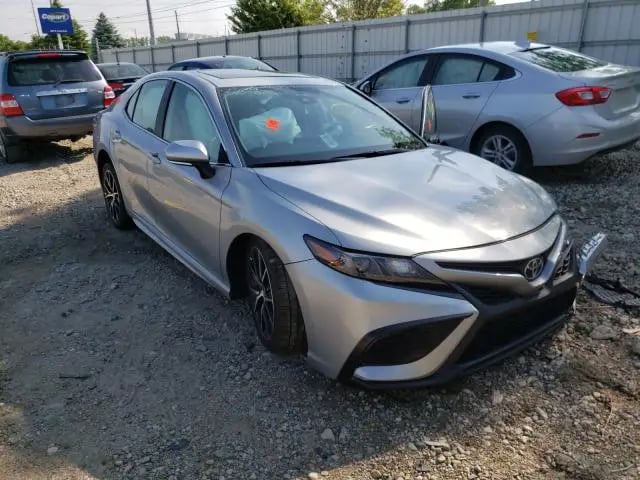 2021 Toyota Camry SE 16