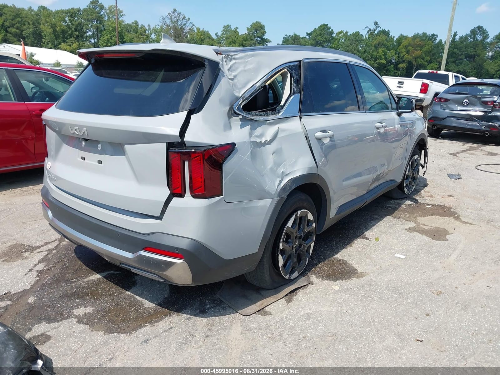 2024 Kia Sorento S 12