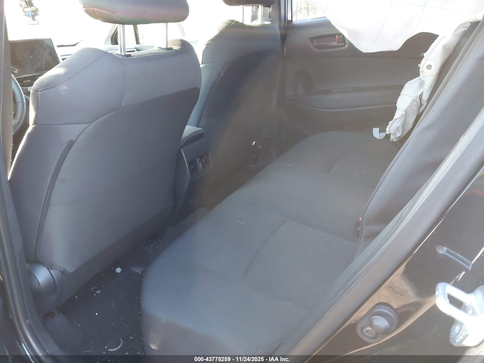 2024 Toyota Corolla Cross Le 16