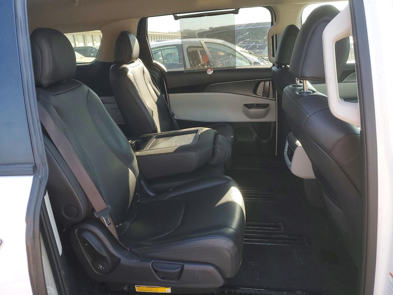 2023 Kia Carnival Lx 11